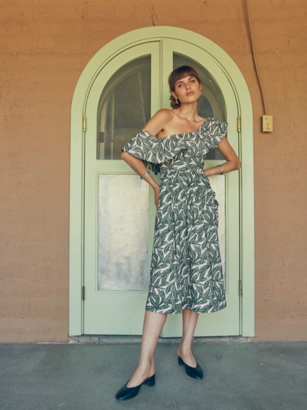 WHIT NY Sophie Midi Dress Green Leaf Print Poplin One-Shoulder Ruffle Sz 2
